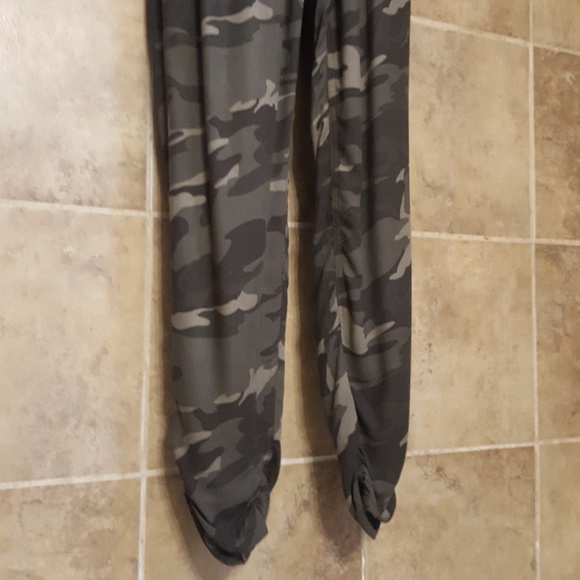 Rewash Camo Pants - Picture 7 of 8